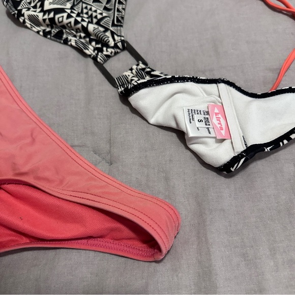 Bikini top & bottom - Picture 3 of 3